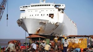 Pakistan’s ship breaking industry declining due to poor human resource management, institutional failure 1 Pakistan’s ship breaking industry