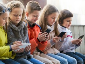 Worldwide smartphone shipments decline 16% in the second quarter of 2020 1 Worldwide smartphone shipments decline 16% in the second quarter of 2020 1