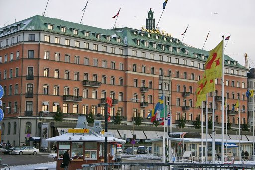 SEK 3.9bn divestment of Grand Group and the Grand Hôtel property 1