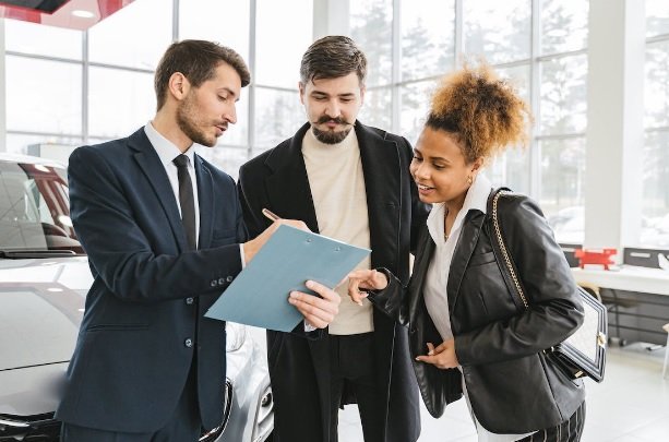 How To Find A Great Dealership If You Wish To Switch Cars 1 car dealer filling forms