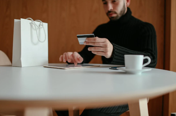 Methods of Sending & Receiving Money Online: Top Facts 1 transferring money online