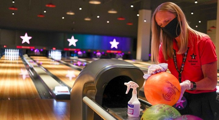 Hollywood Bowl buys three Canadian bowling businesses for a total of £7.5 million 1 Hollywood Bowl acquires three Canadian-based bowling businesses for a total of £7.5 million