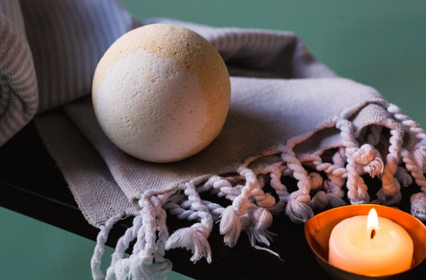 Maximizing Lead Generation Potential for Med Spas: Expert Tips and Tricks 2 bath bomb and candle
