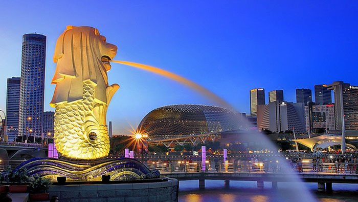 Aviva plc agrees to sell its 25.9% stake in Singapore Life Holdings for £0.5 billion 1 Aviva plc agrees to sell its 25.9% stake in Singapore Life Holdings for £0.5 billion